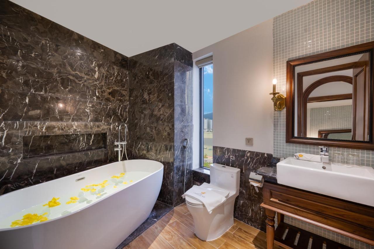 Ds La Belle Vie Hotel & Suite Дананг Екстериор снимка